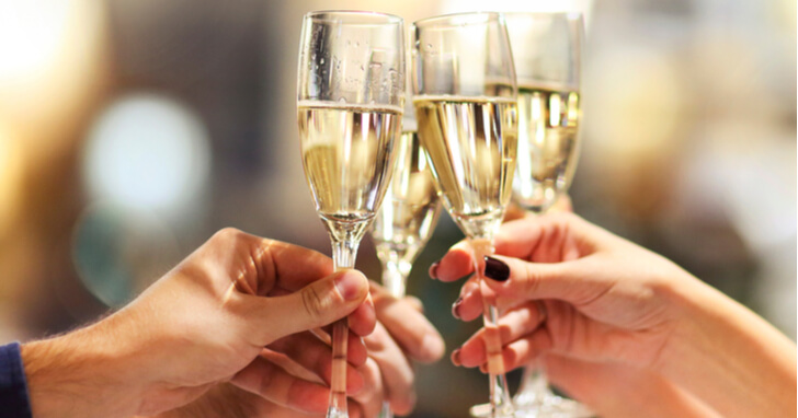 女性への昇進祝いにおすすめ｜華やかなお酒